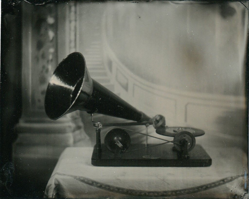 berlinerhandwindgramophone1894.jpg